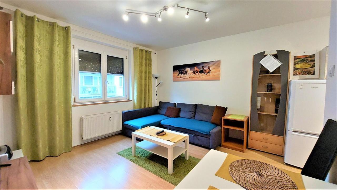 "Like A Home" Apartment Bratislava Bagian luar foto